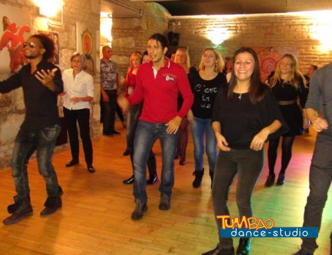 Salsa und Bachata Kurse im Tumbao Dance Studio in Wien