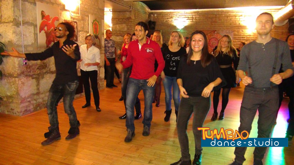 Salsa und Bachata Kurse im Tumbao Dance Studio in Wien